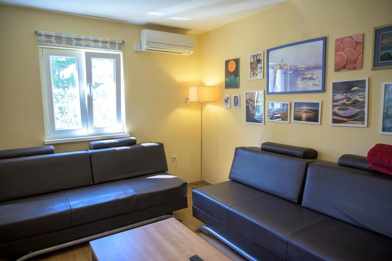Beachfront House Ivana With Pool - Renovated 2025 Cesarica Bagian luar foto