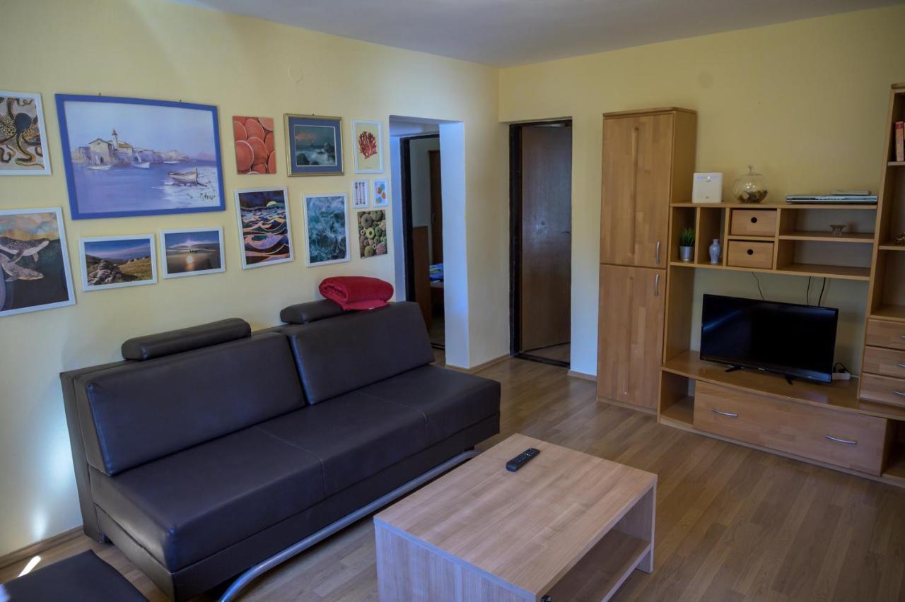 Beachfront House Ivana With Pool - Renovated 2025 Cesarica Bagian luar foto