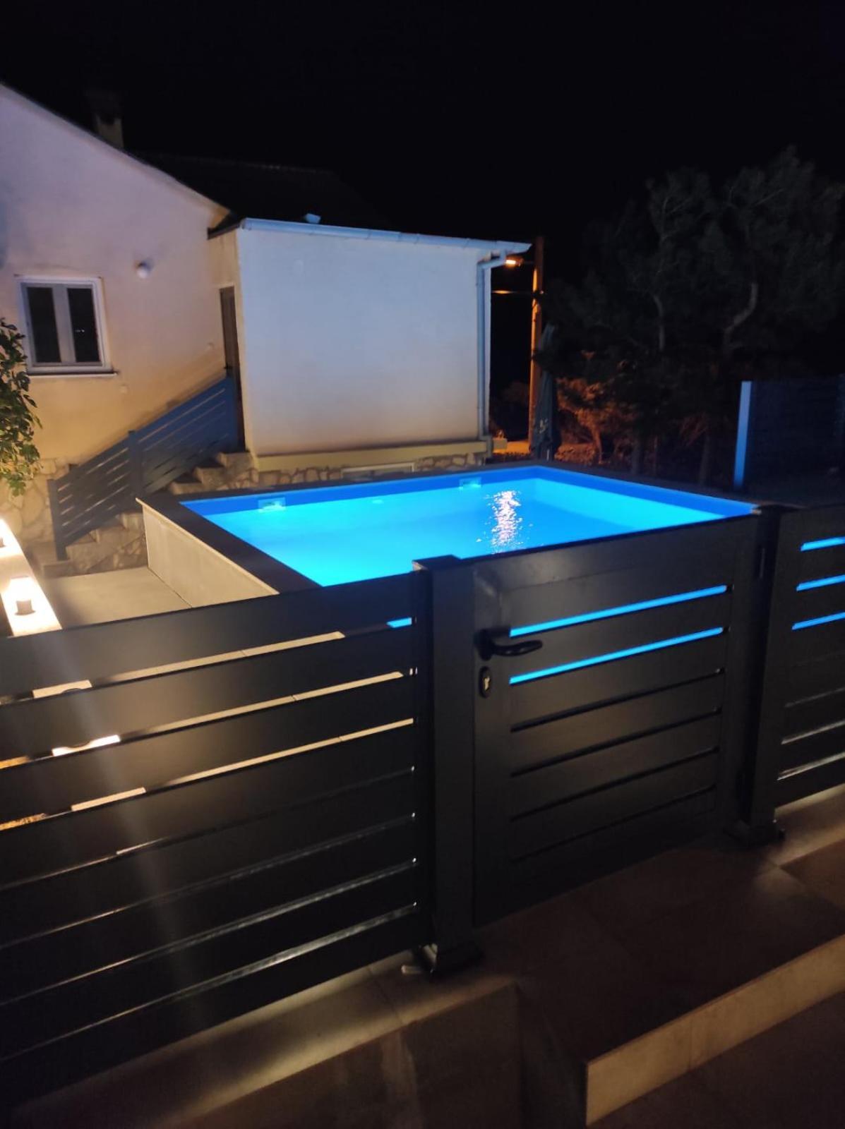 Beachfront House Ivana With Pool - Renovated 2025 Cesarica Bagian luar foto