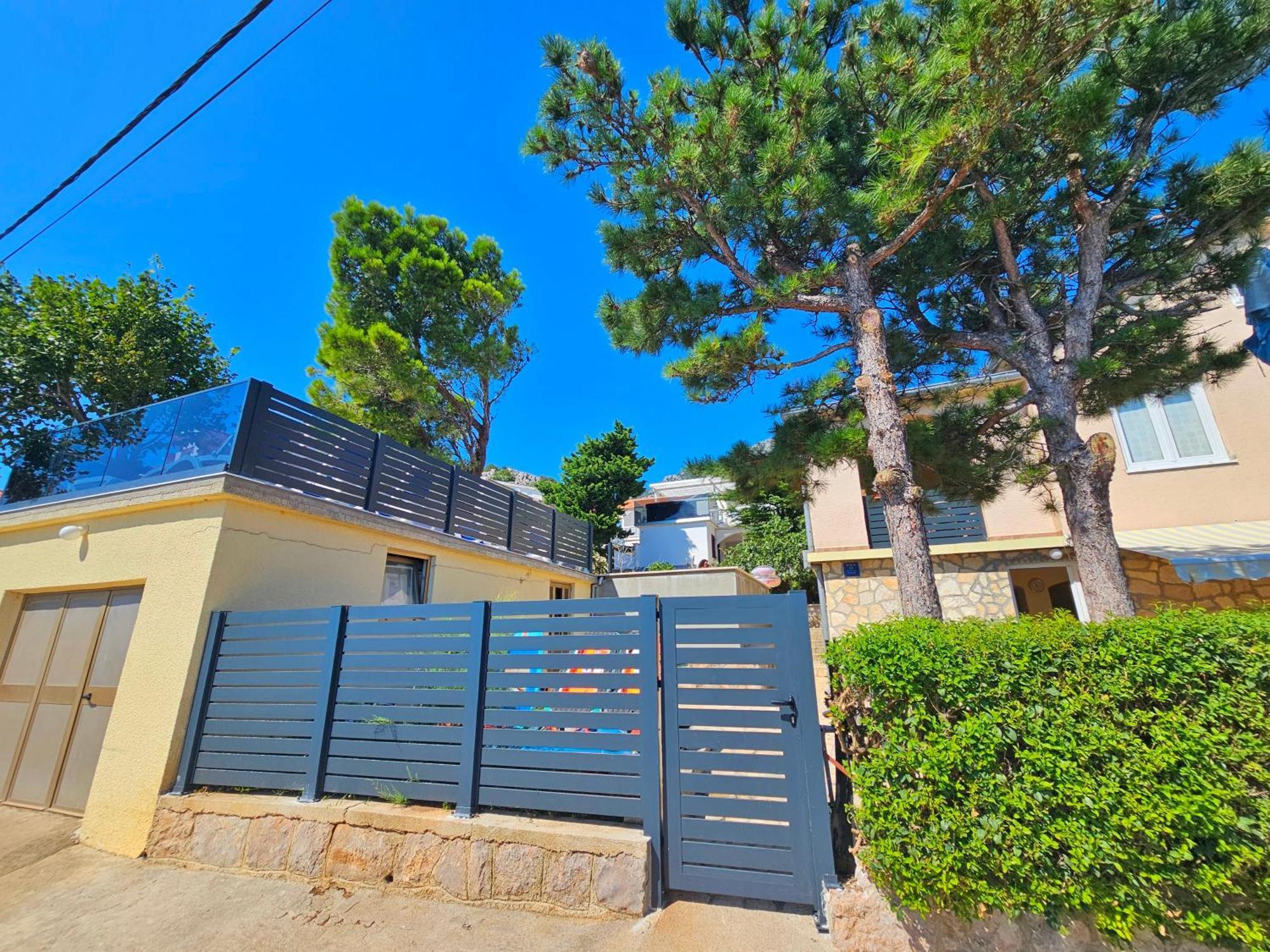 Beachfront House Ivana With Pool - Renovated 2025 Cesarica Bagian luar foto