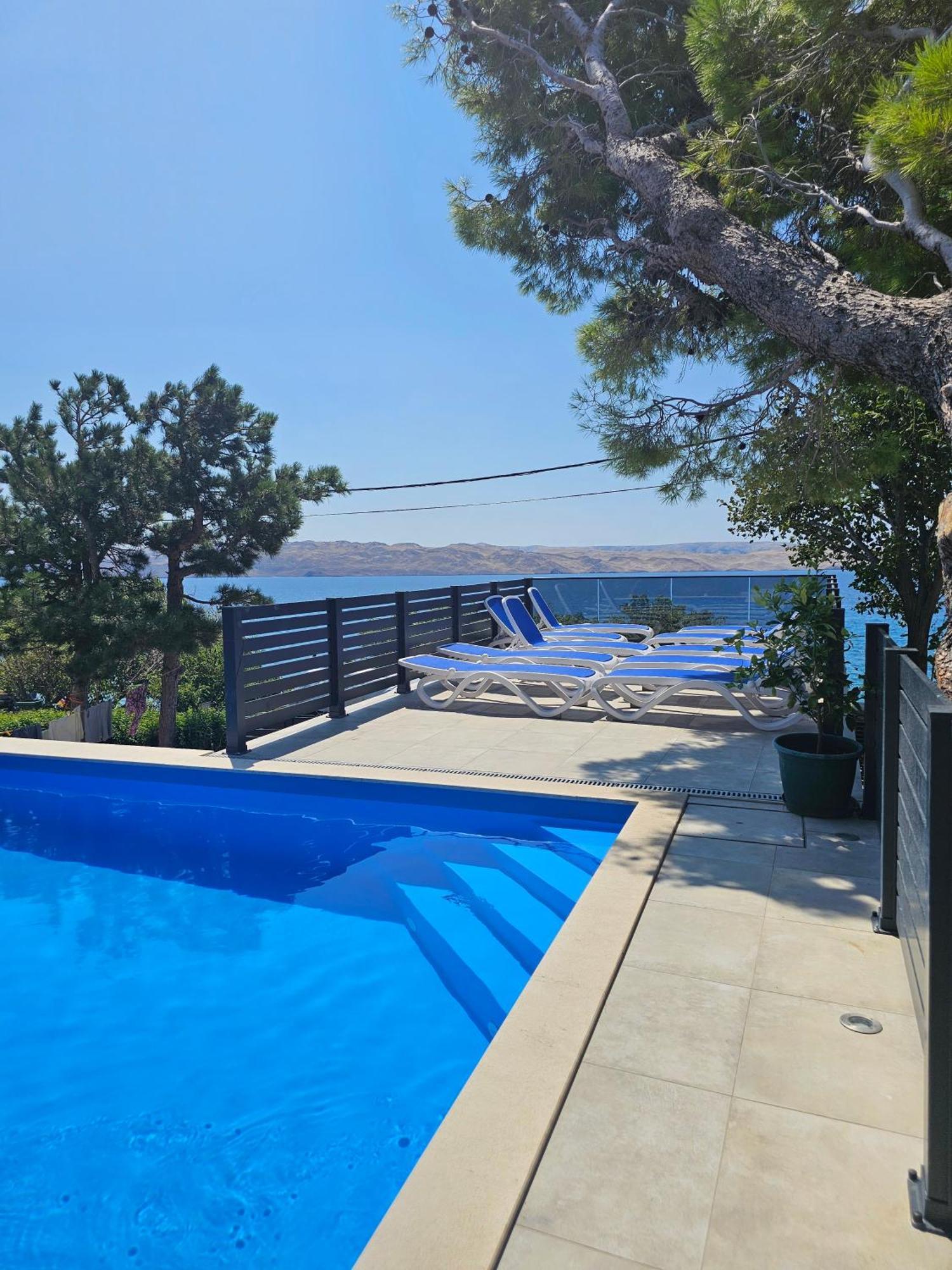 Beachfront House Ivana With Pool - Renovated 2025 Cesarica Bagian luar foto