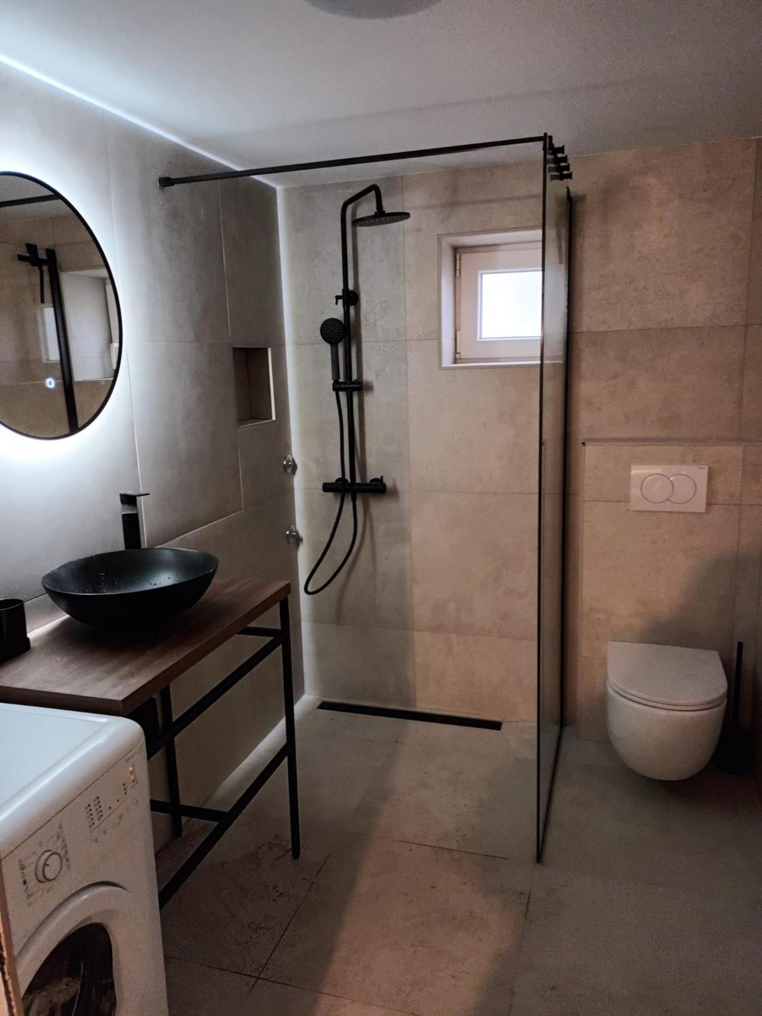 Beachfront House Ivana With Pool - Renovated 2025 Cesarica Bagian luar foto
