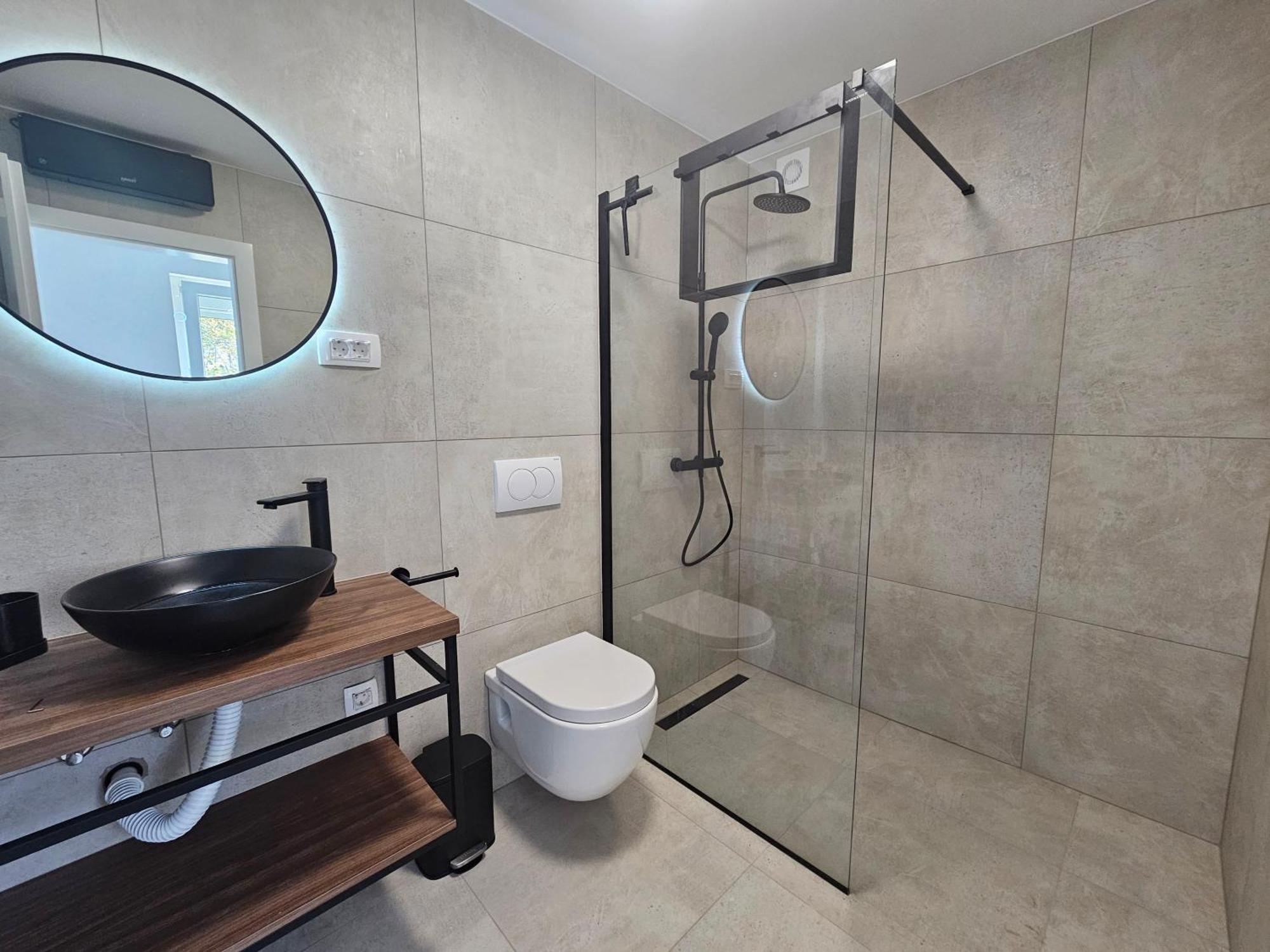 Beachfront House Ivana With Pool - Renovated 2025 Cesarica Bagian luar foto