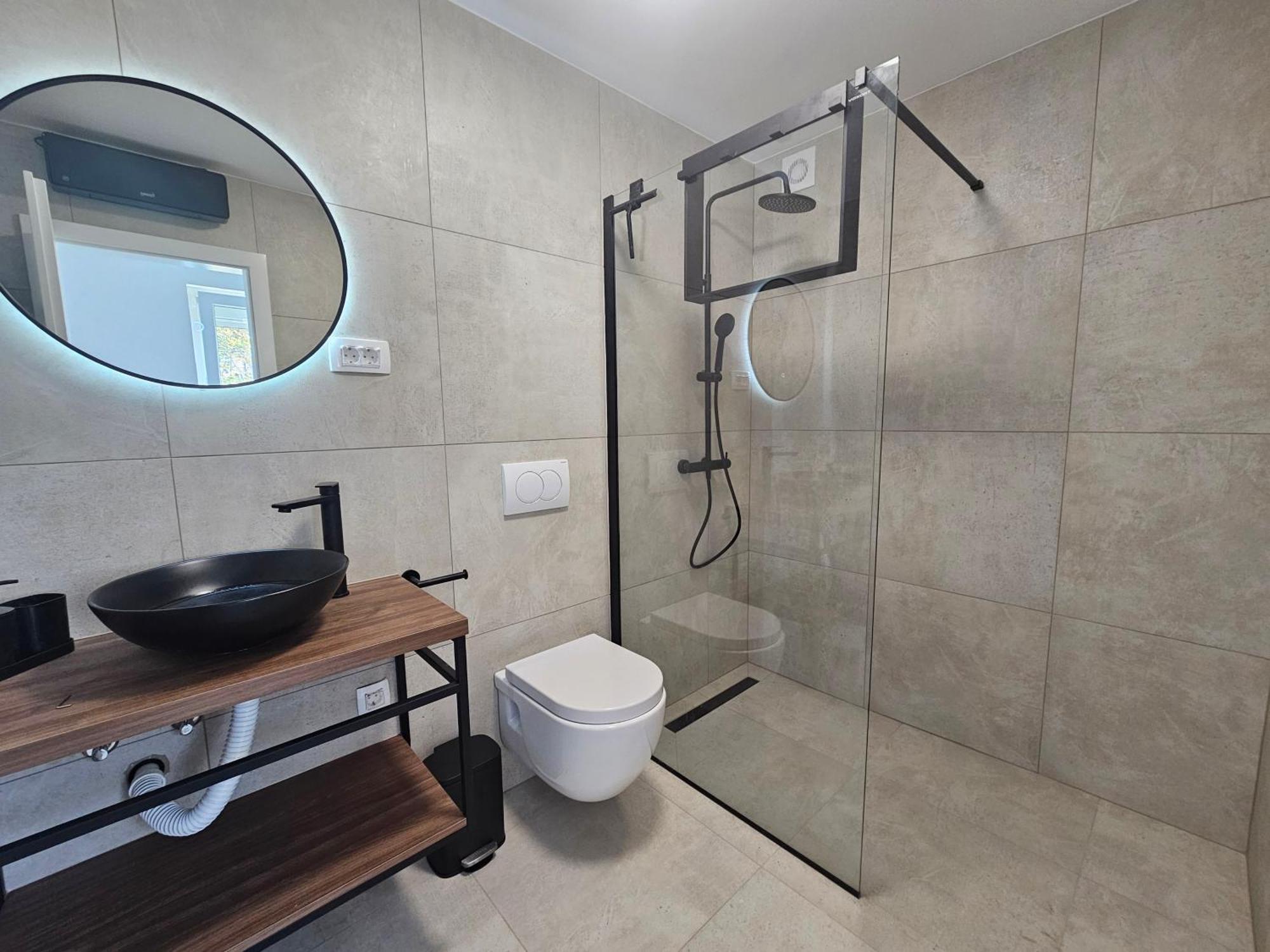 Beachfront House Ivana With Pool - Renovated 2025 Cesarica Bagian luar foto