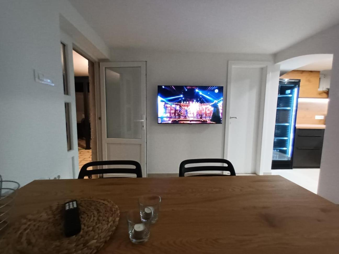 Beachfront House Ivana With Pool - Renovated 2025 Cesarica Bagian luar foto