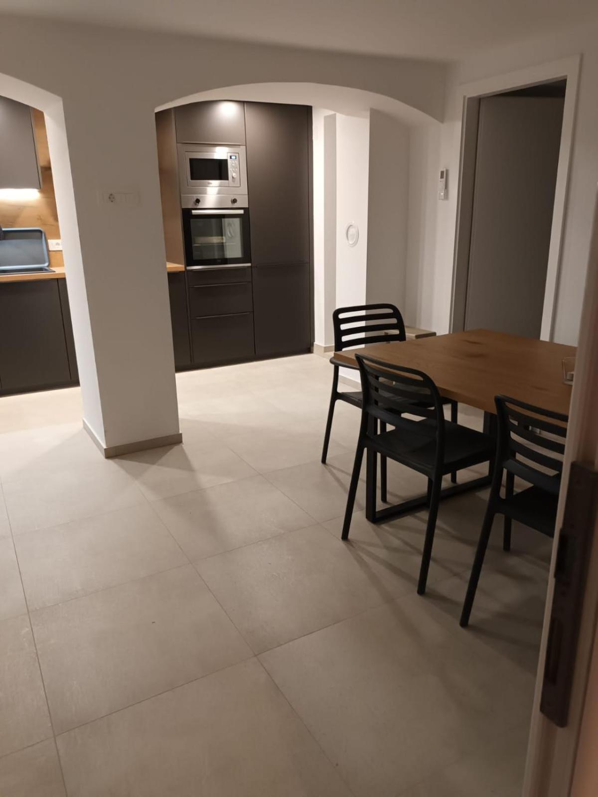Beachfront House Ivana With Pool - Renovated 2025 Cesarica Bagian luar foto