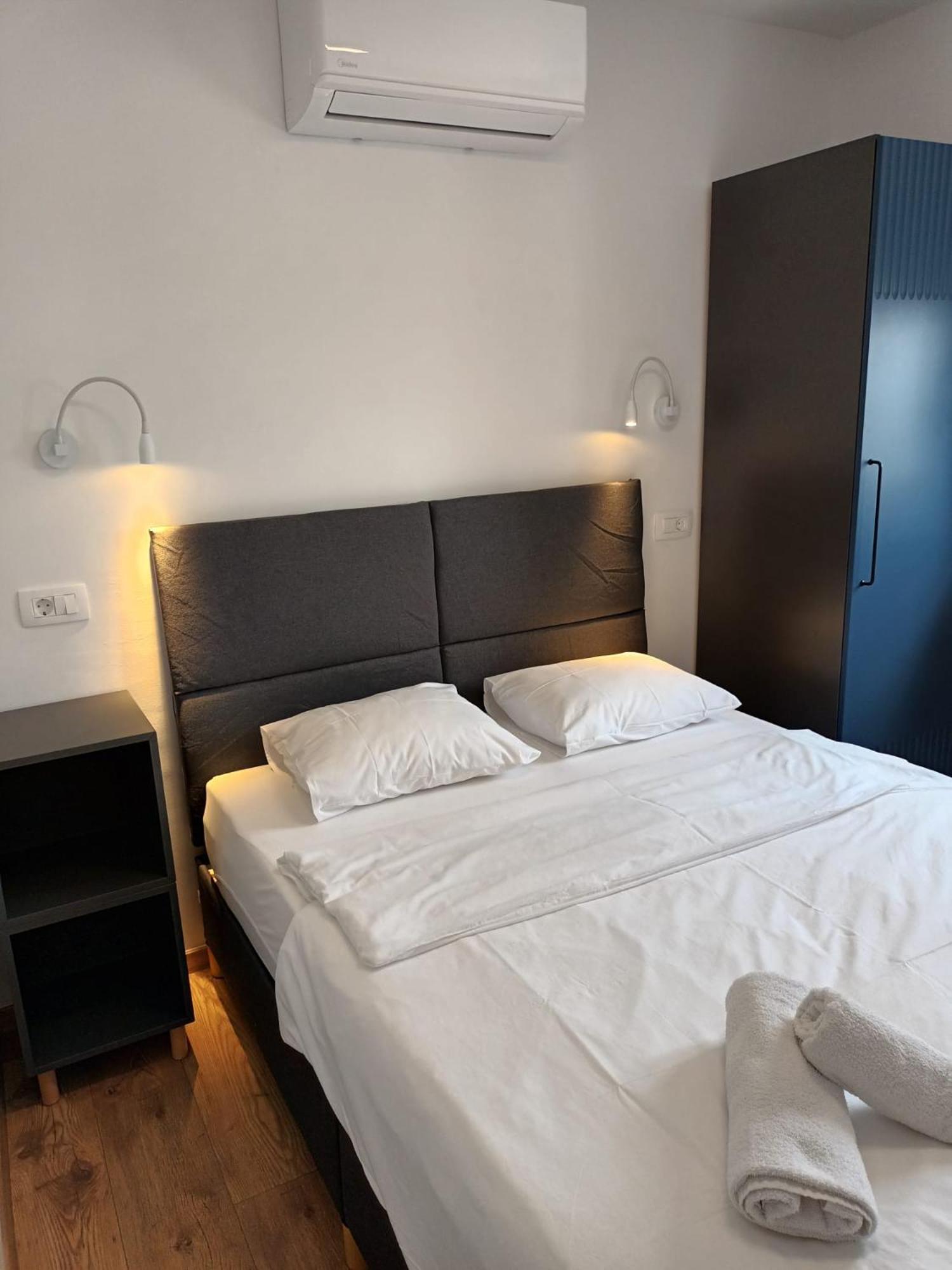Beachfront House Ivana With Pool - Renovated 2025 Cesarica Bagian luar foto