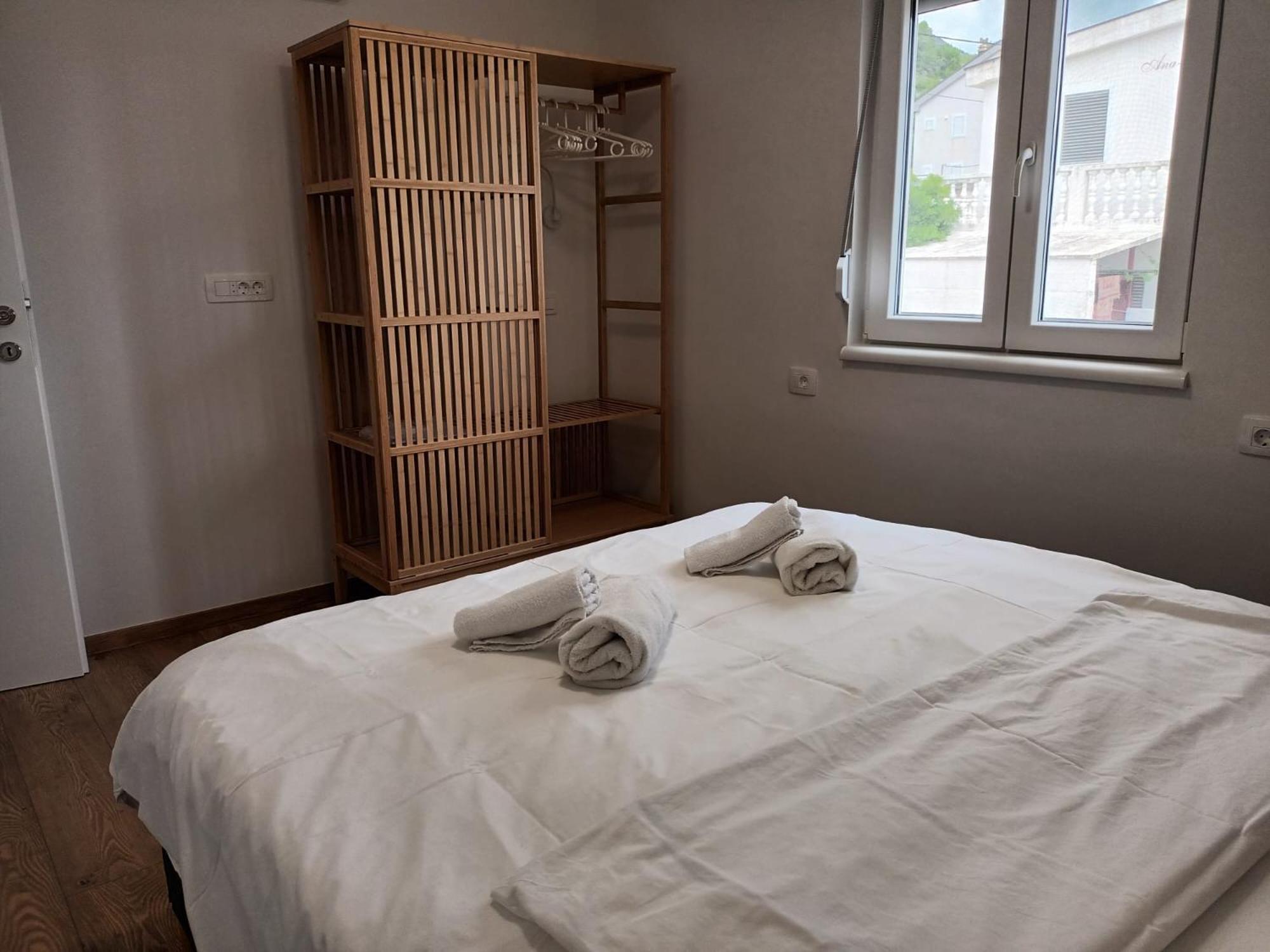 Beachfront House Ivana With Pool - Renovated 2025 Cesarica Bagian luar foto