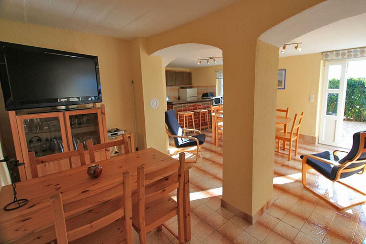 Beachfront House Ivana With Pool - Renovated 2025 Cesarica Bagian luar foto