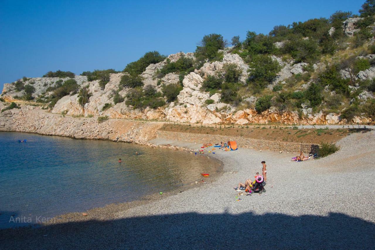 Beachfront House Ivana With Pool - Renovated 2025 Cesarica Bagian luar foto