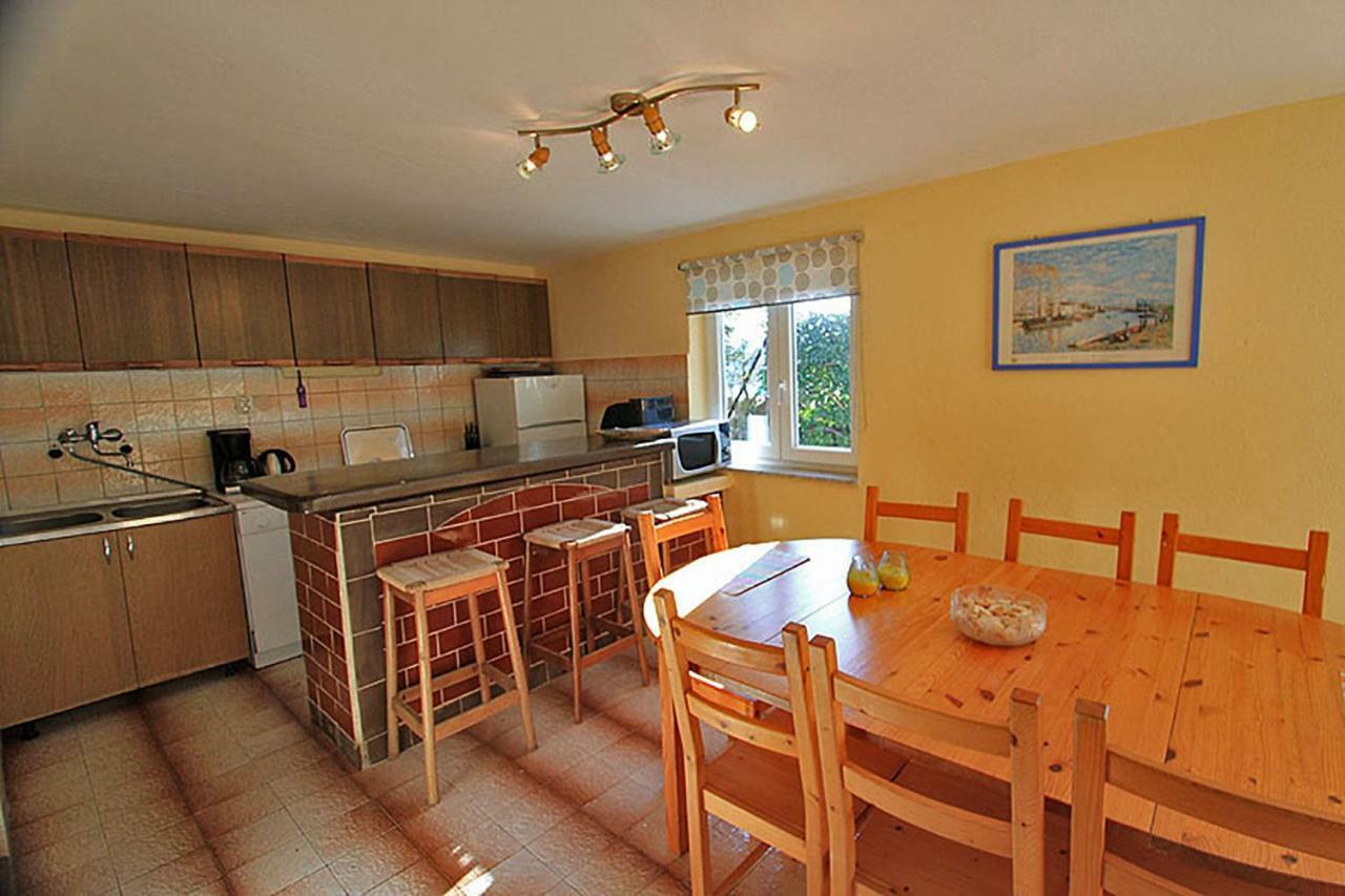 Beachfront House Ivana With Pool - Renovated 2025 Cesarica Bagian luar foto