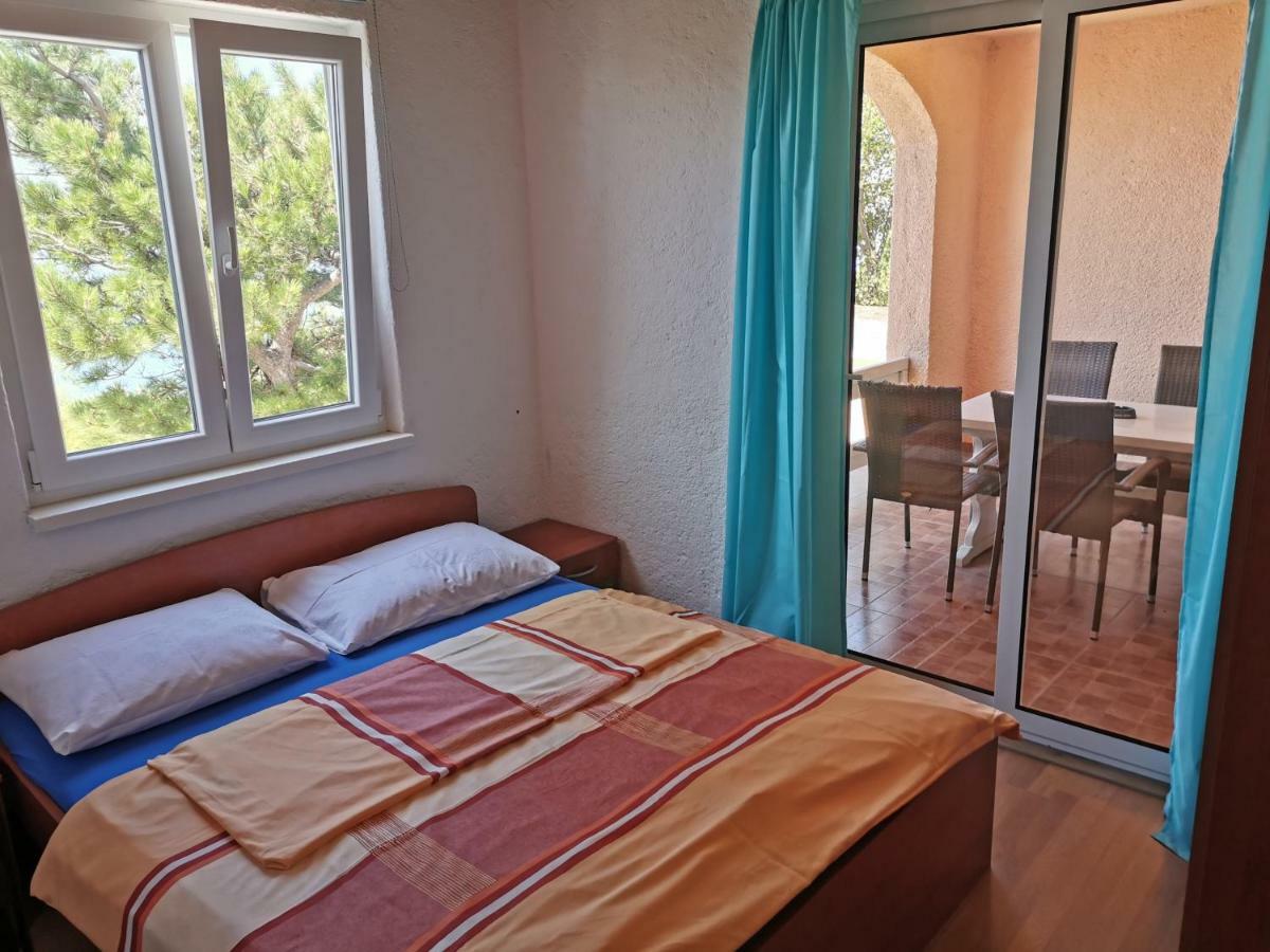 Beachfront House Ivana With Pool - Renovated 2025 Cesarica Bagian luar foto